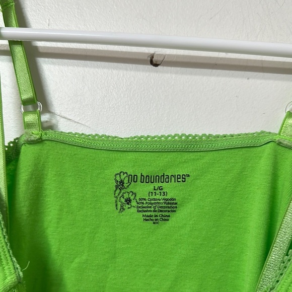 No Boundaries Green Camisole Top with Lace Trim vintage Y2K layering top - Picture 2 of 2